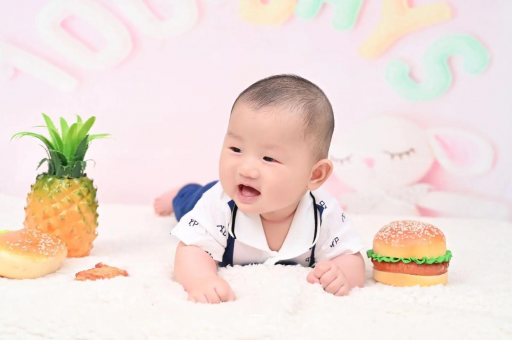 泗洪宝宝在妈妈肚子里